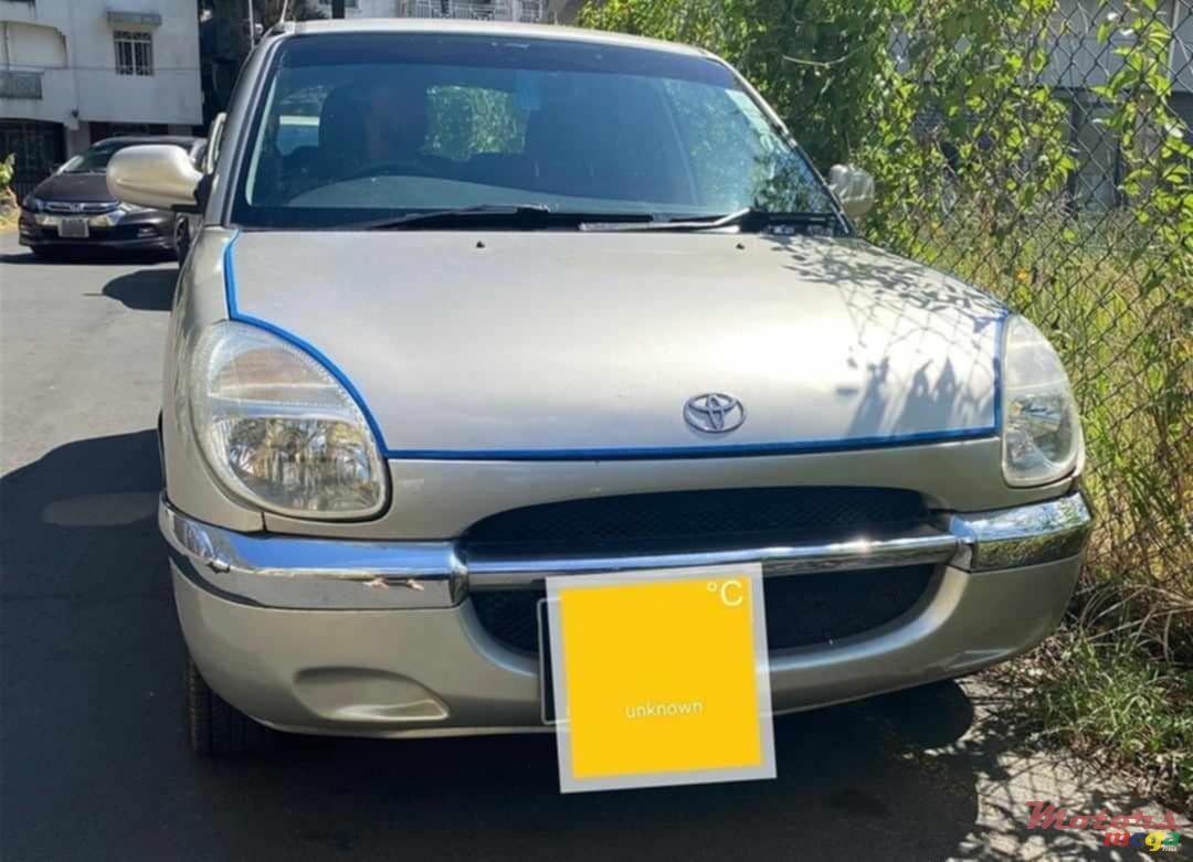 1999' Toyota Duet photo #1