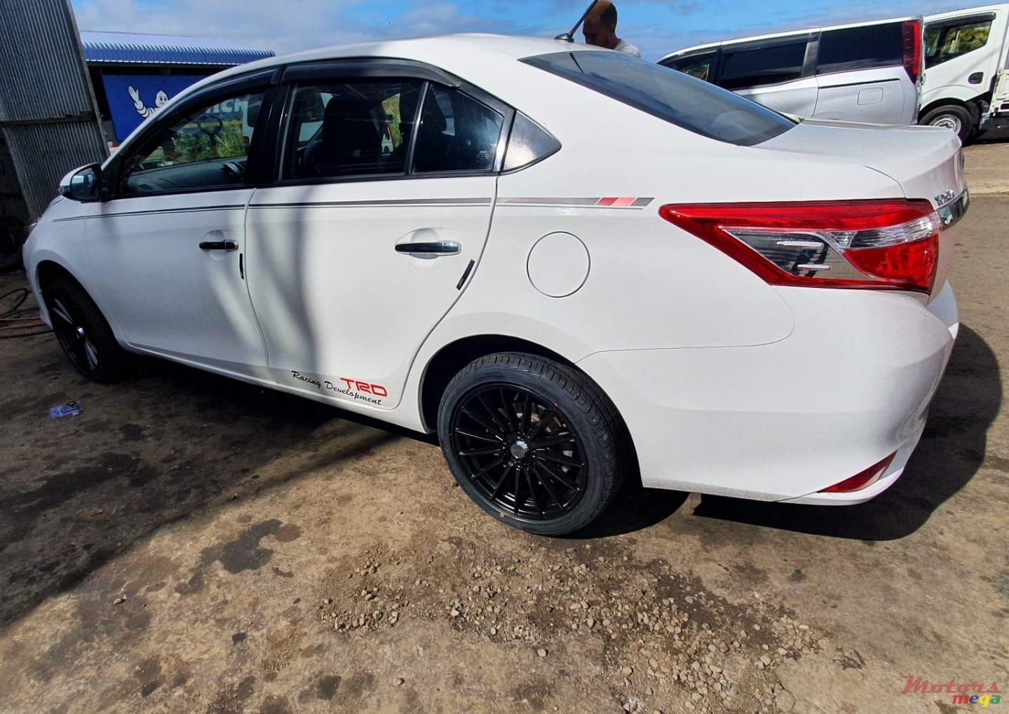 2014' Toyota Yaris photo #2