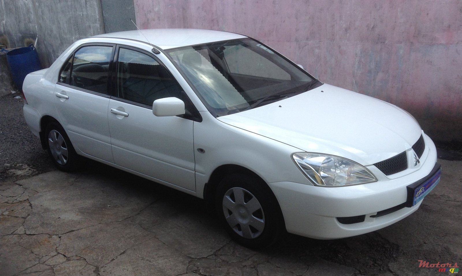 2007' Mitsubishi Lancer photo #2