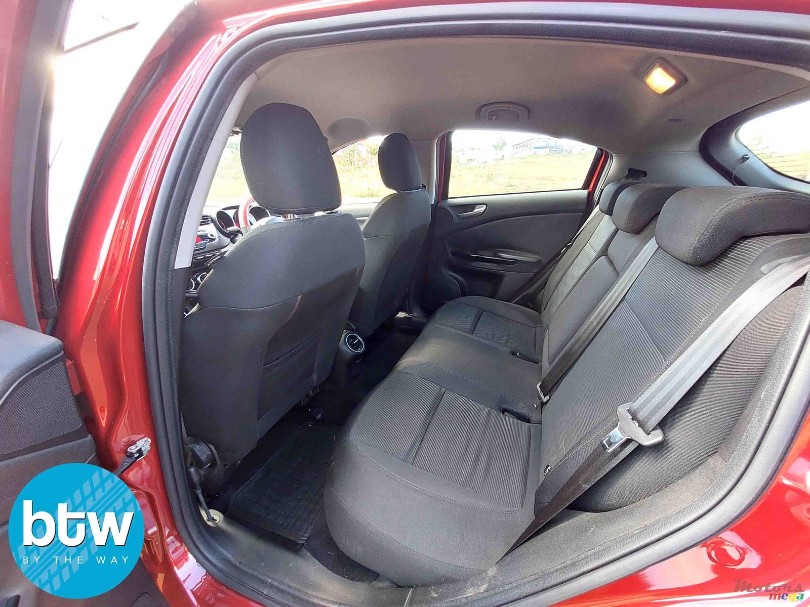 2014' Alfa Romeo Giulietta photo #5