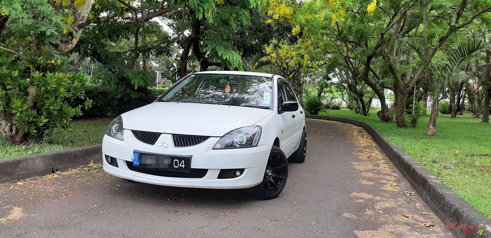 2004' Mitsubishi photo #1