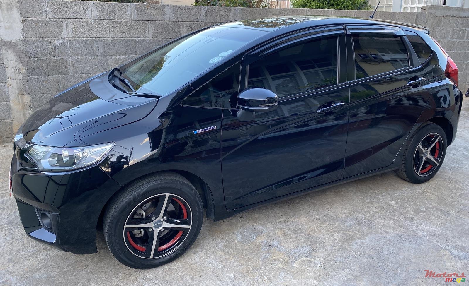 2016' Honda Fit Hybrid photo #1