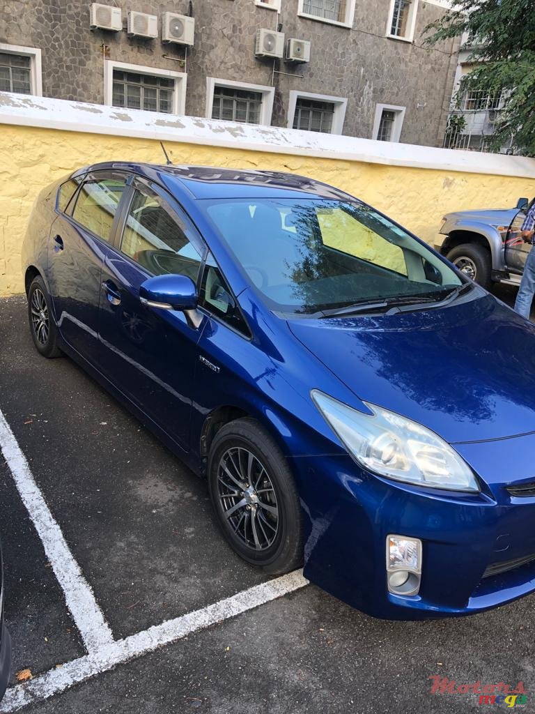 2011' Toyota Prius photo #5