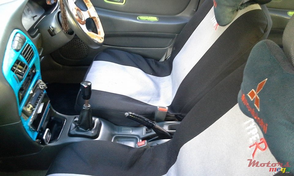 1992' Mitsubishi Lancer photo #4
