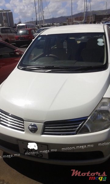 2005' Nissan Latio photo #2