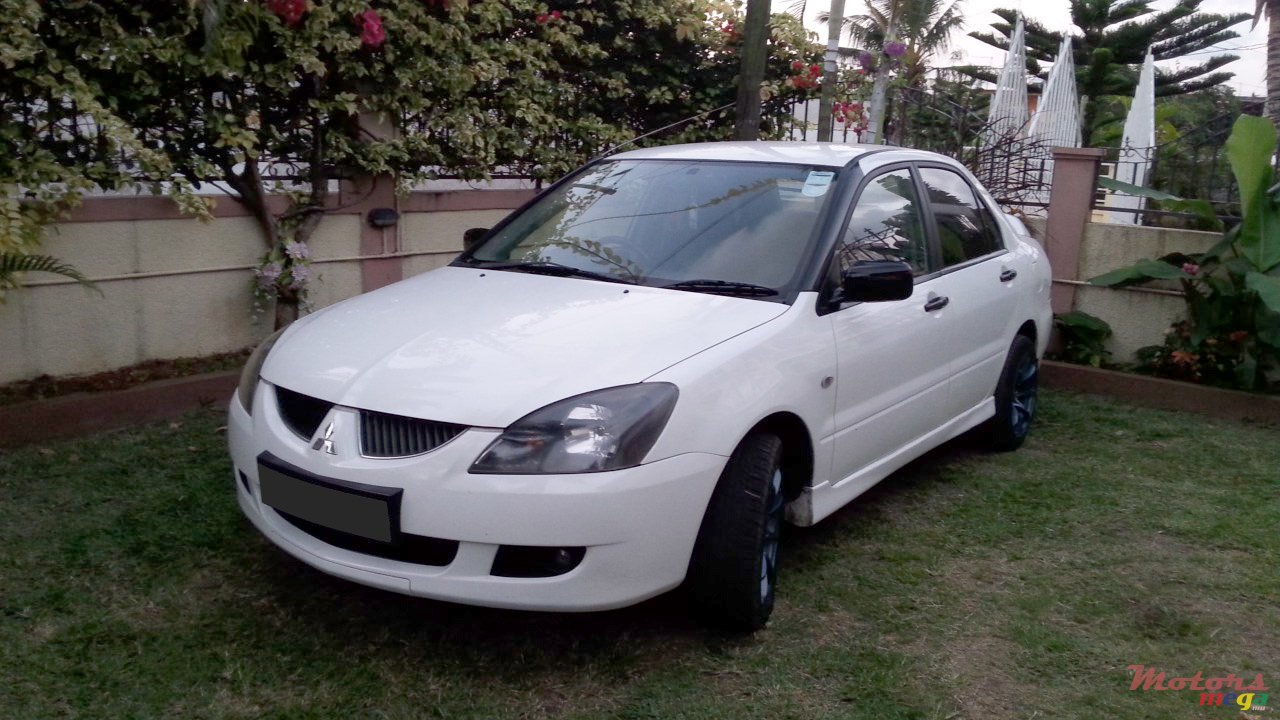 2006' Mitsubishi Lancer photo #1
