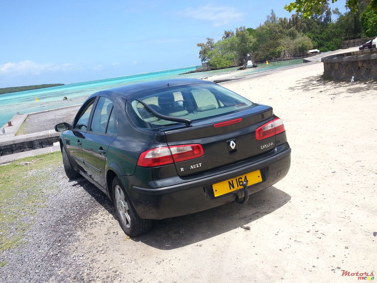 2004' Renault Laguna executive photo #1