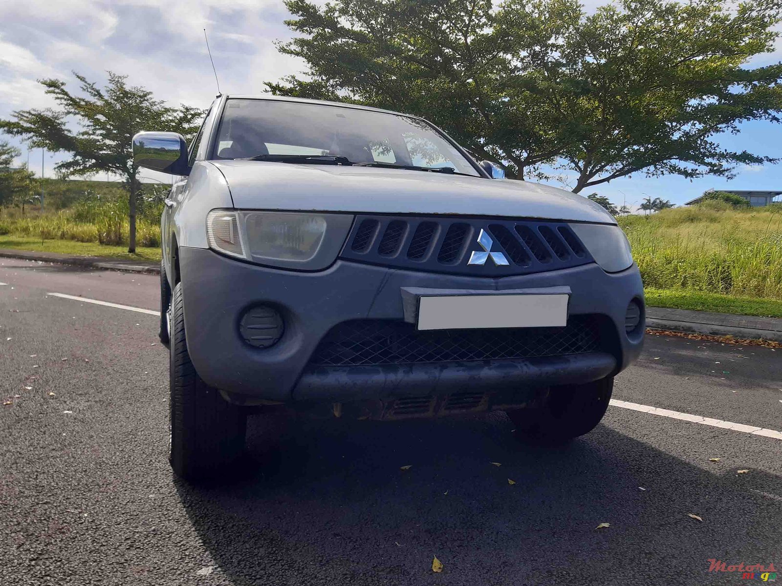 2009' Mitsubishi L 200 photo #1