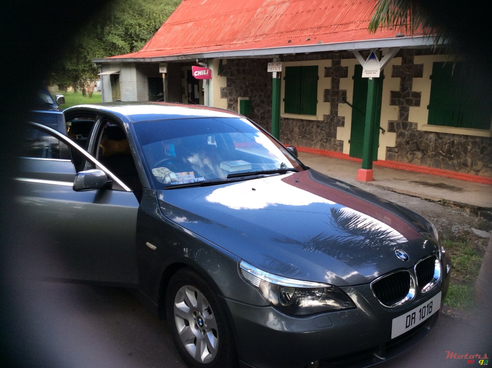 2004' BMW 520 520i photo #1