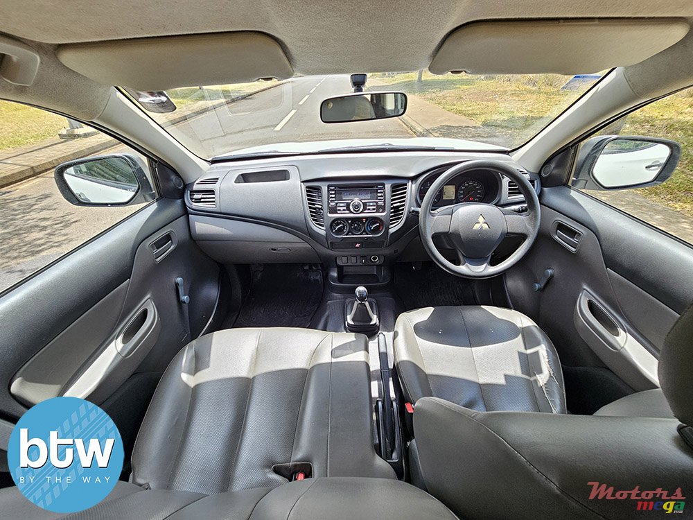 2020' Mitsubishi L 200 Double Cab 4X2 Pick UP photo #7