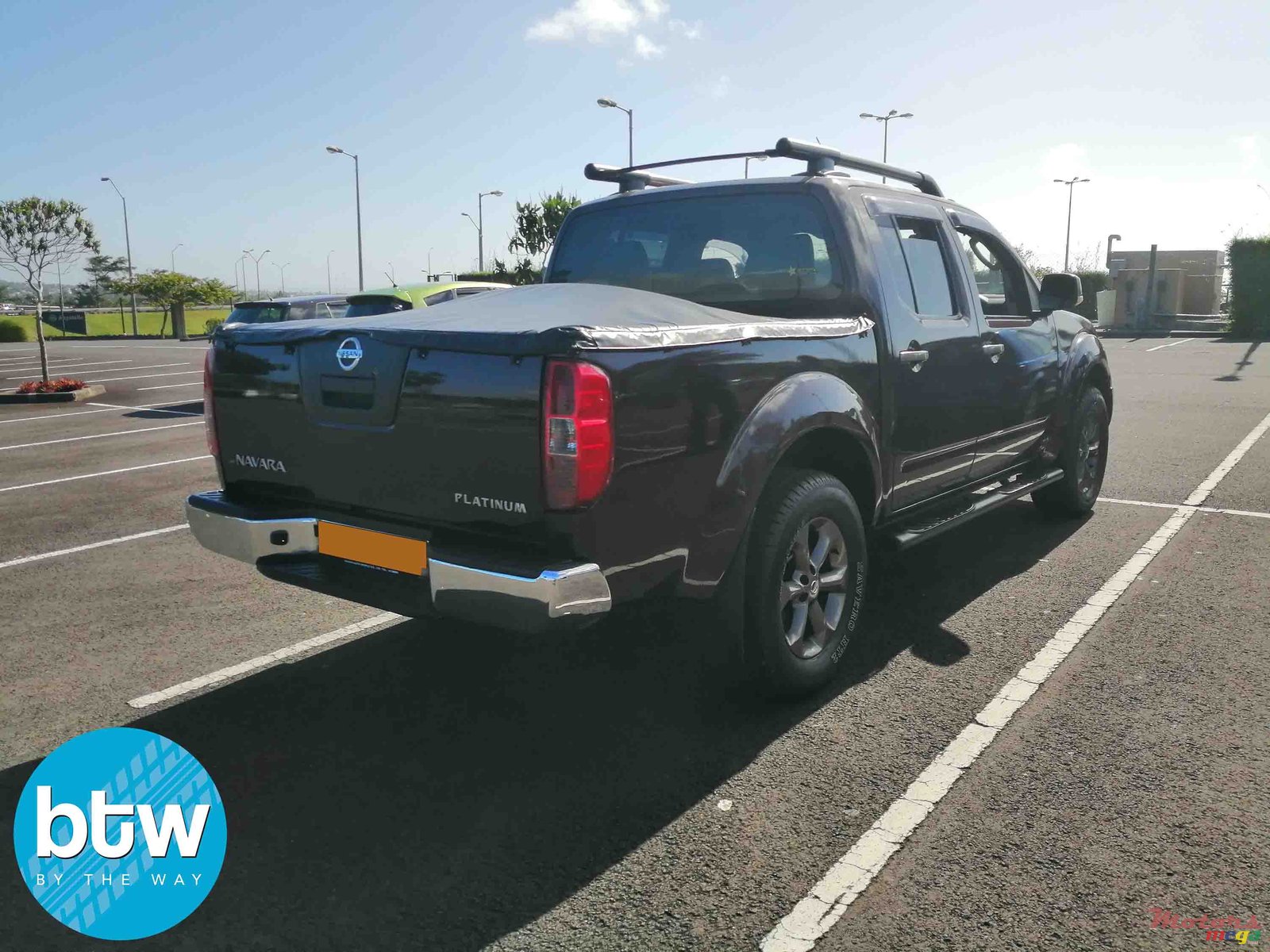 2009' Nissan Navara photo #3