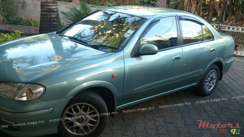 2002' Nissan N16 photo #2