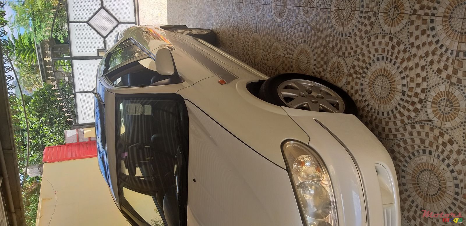 2004' Nissan Sunny photo #2