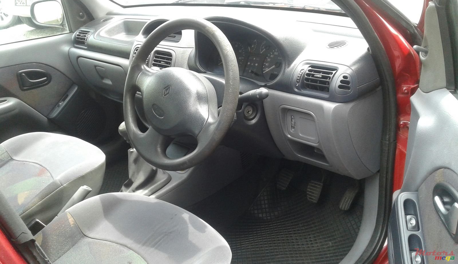 2006' Renault Clio photo #3