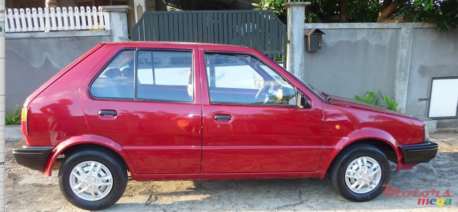 1990' Nissan 5 PORTES photo #1