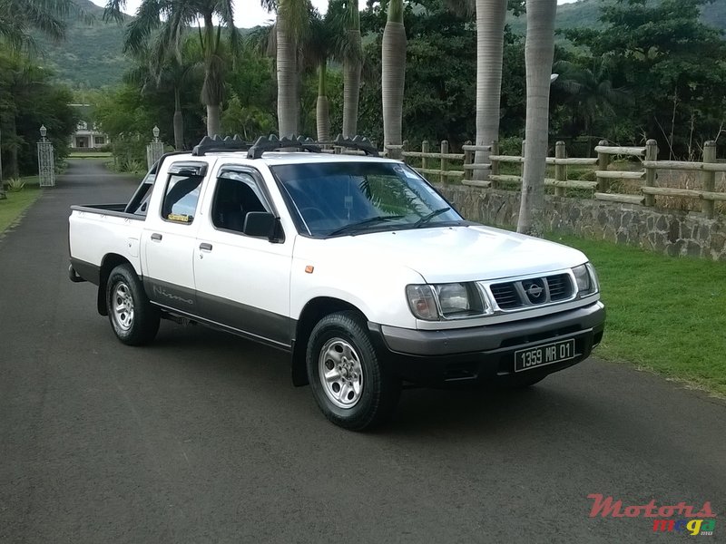 2001' Nissan Hardbody photo #1