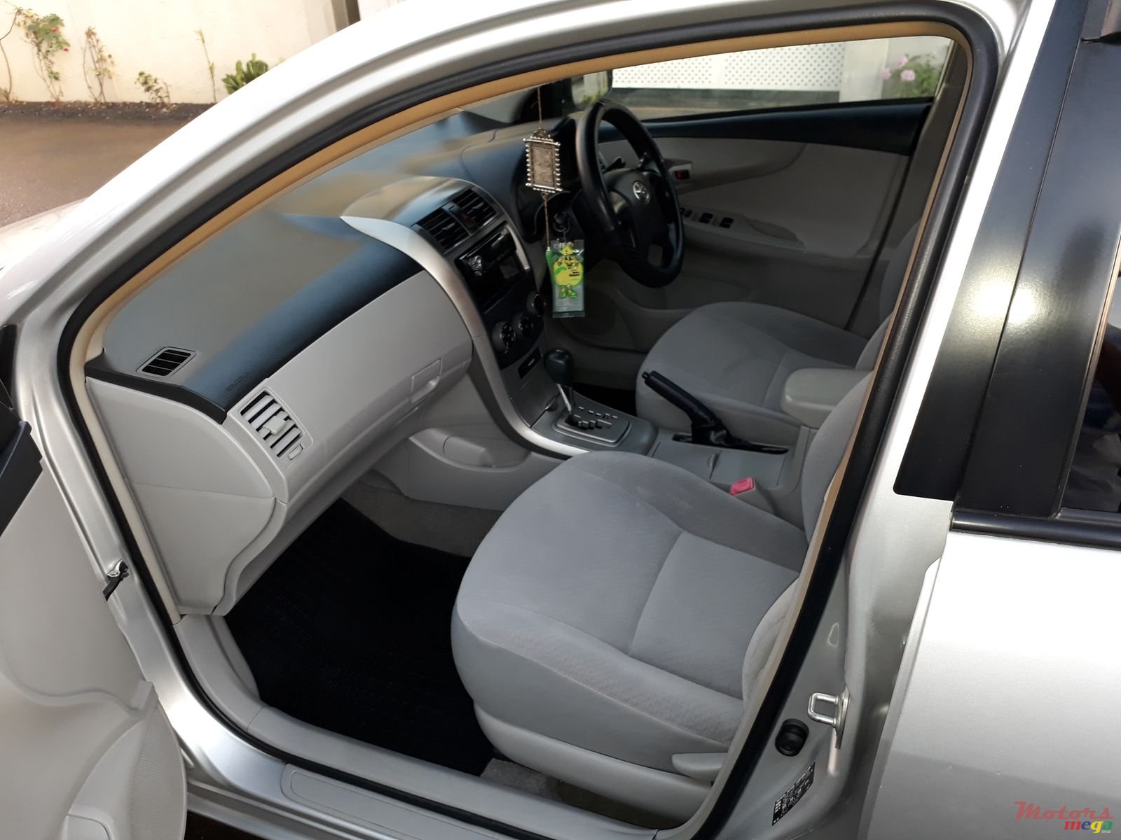 2012' Toyota Axio photo #3