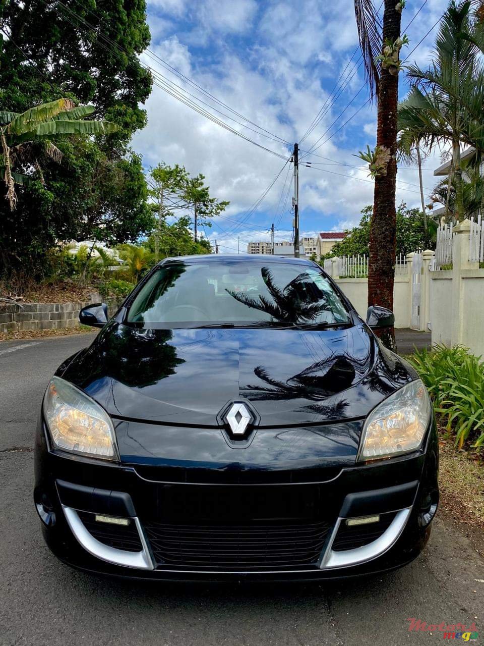 2011' Renault Megane photo #4