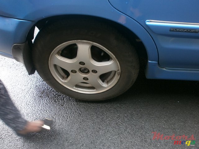 2001' Mitsubishi Space Gear photo #6