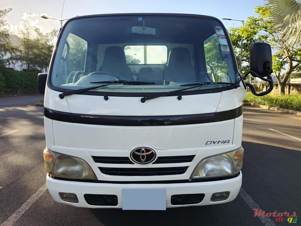 2008' Toyota Dyna photo #1