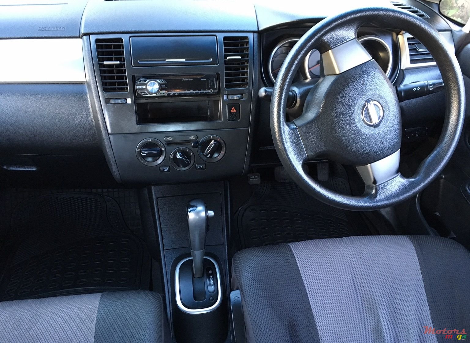 2006' Nissan Tiida photo #3