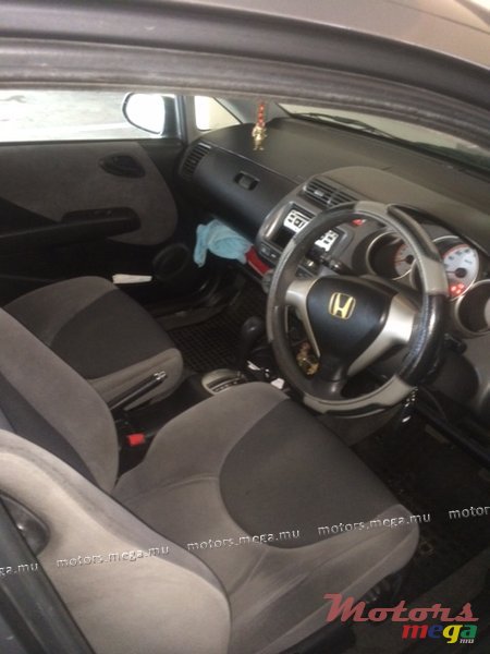 2004' Honda Fit photo #2