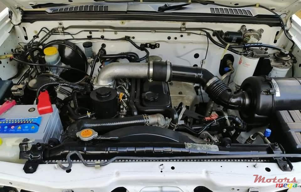 2012' Nissan NP300 photo #3