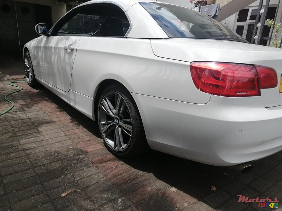 2011' BMW 3 Series Convertible photo #1