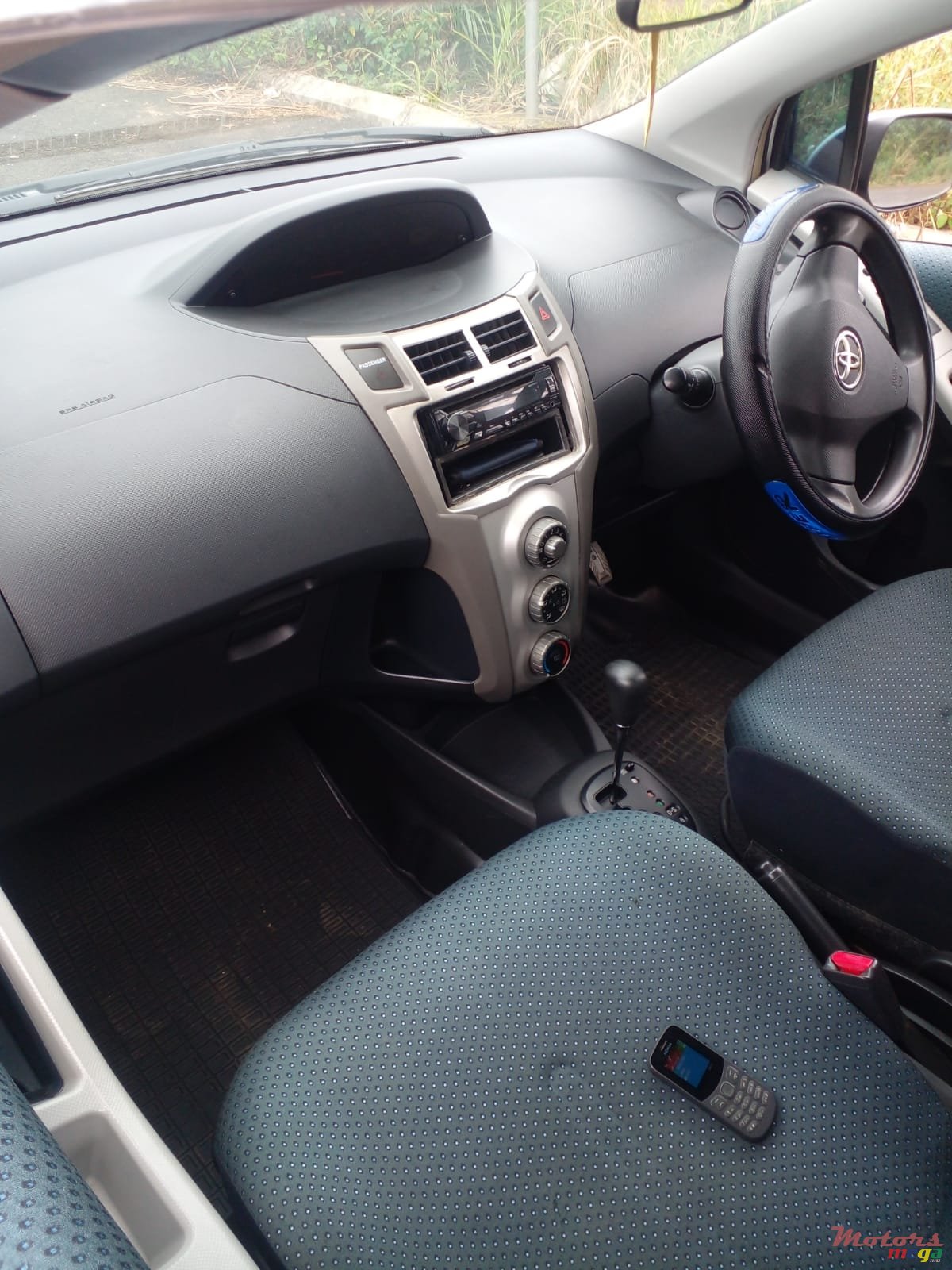 2007' Toyota Vitz photo #5