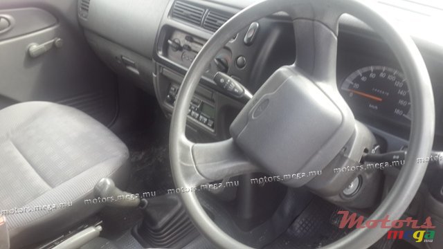 2006' Mitsubishi 2x4 photo #3