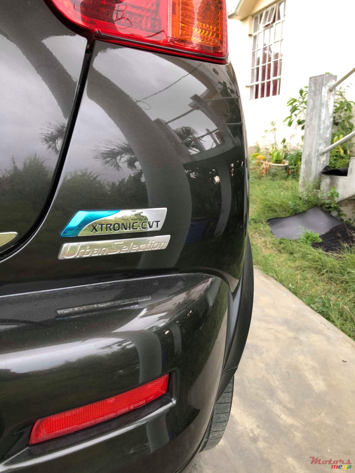 2012' Nissan Juke Red Leather seat photo #3