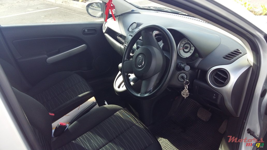 2008' Mazda Demio photo #4