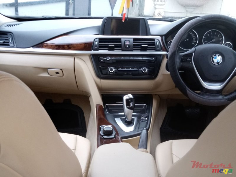 2014' BMW 3 Series Sedan photo #2