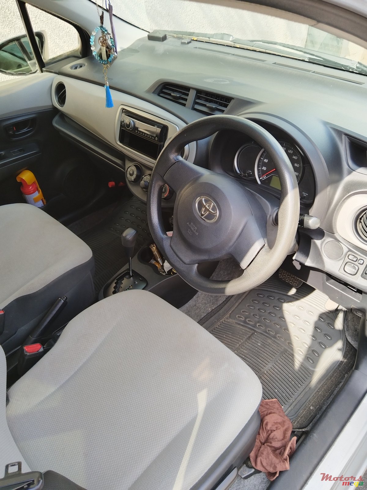 2014' Toyota Vitz photo #5