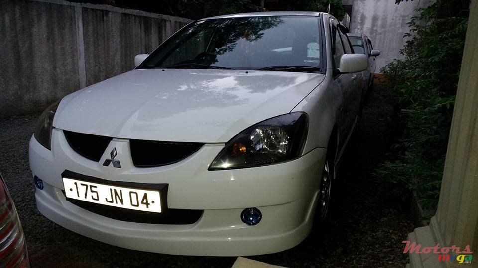 2004' Mitsubishi Lancer GLX photo #1