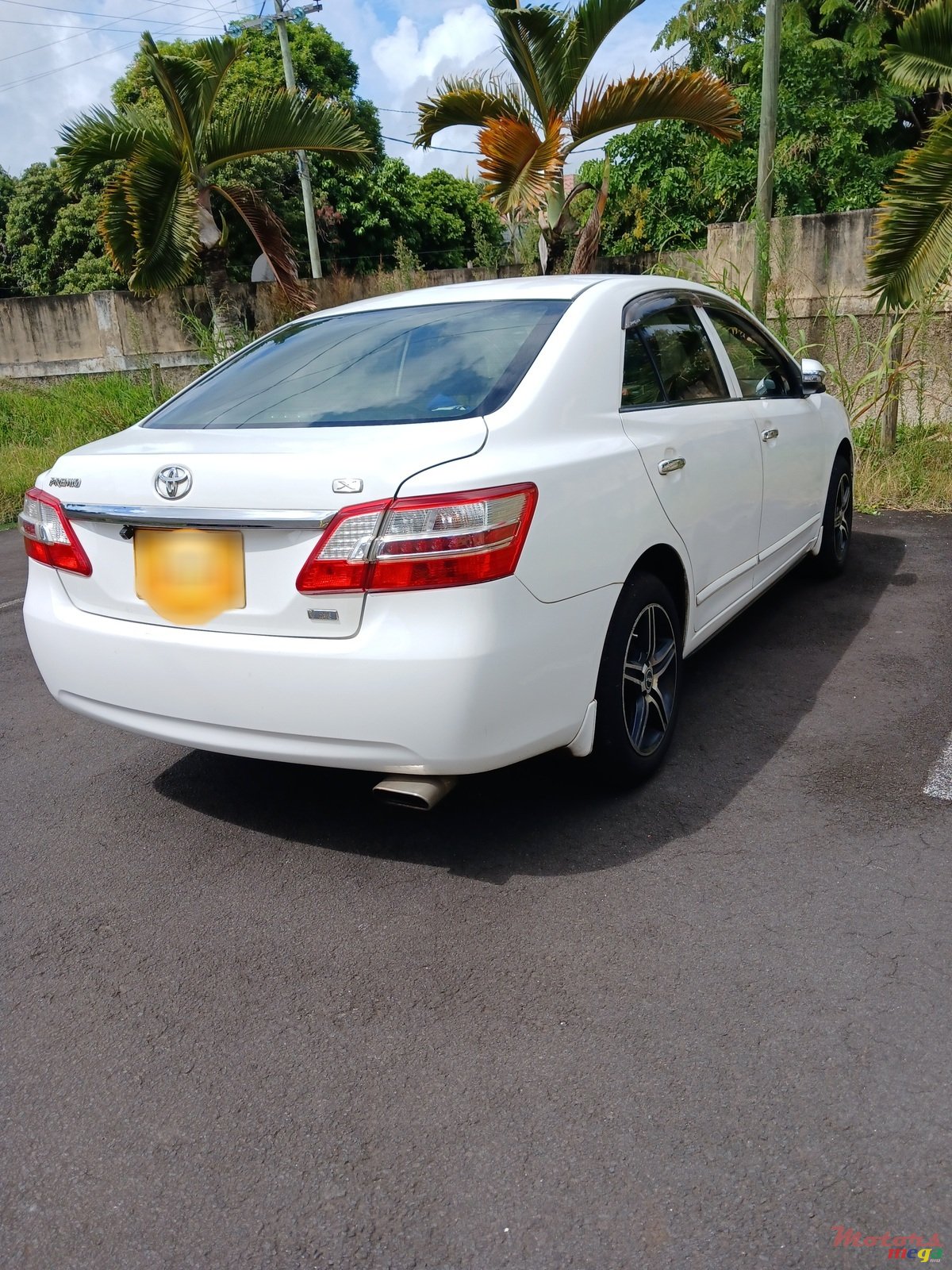 2015' Toyota Premio photo #1