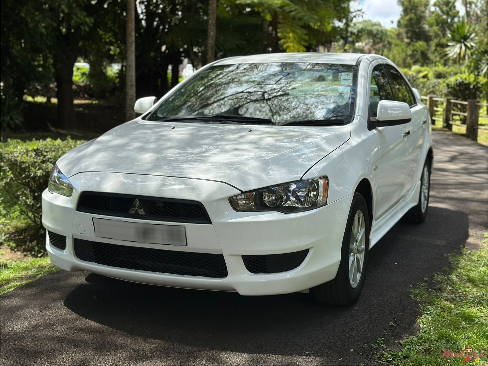 2015' Mitsubishi Lancer Ex photo #2