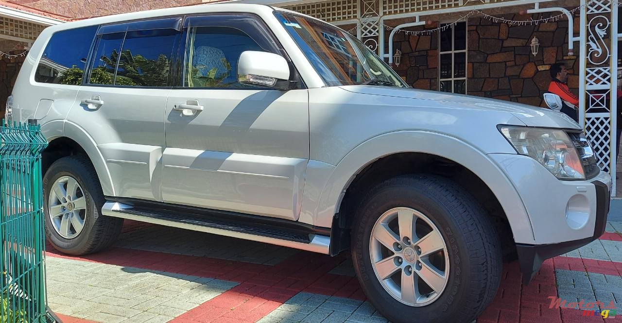 2007' Mitsubishi Pajero photo #6