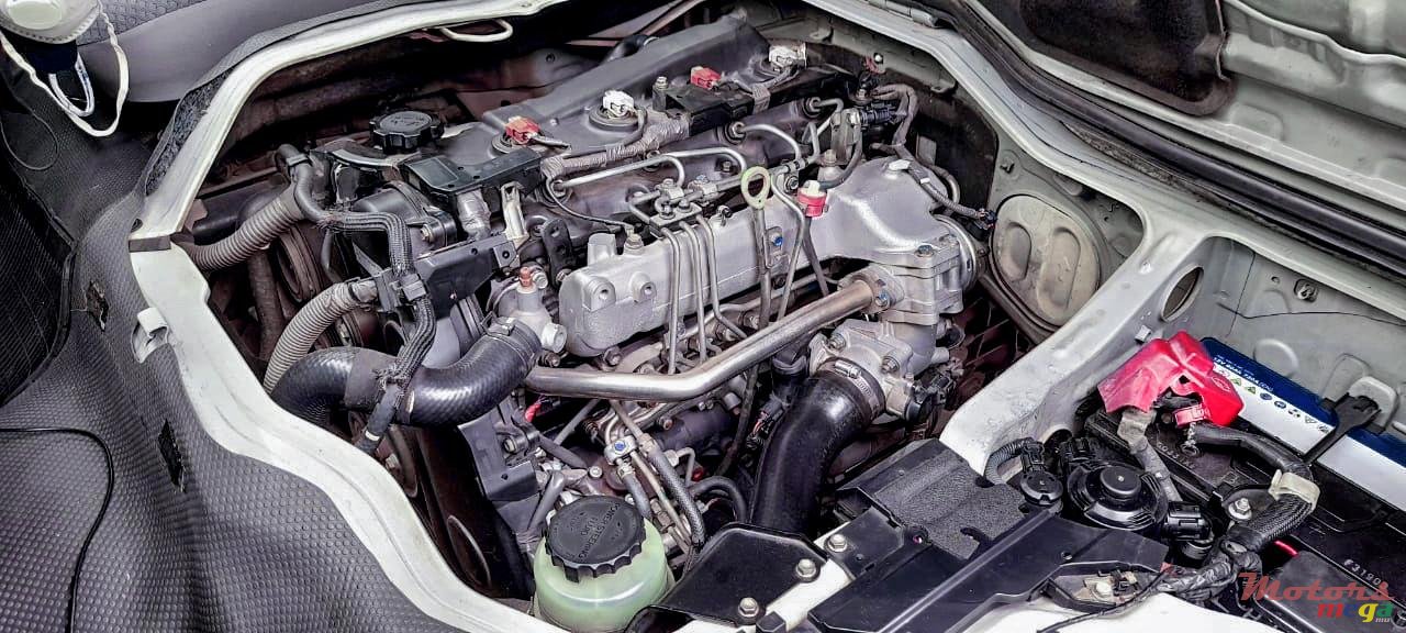 2009' Toyota HiAce photo #7