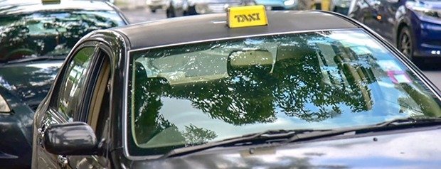 Guet-apens à Péreybère: Un chauffeur de taxi agressé par trois jeunes, dont un mineur de 17 ans