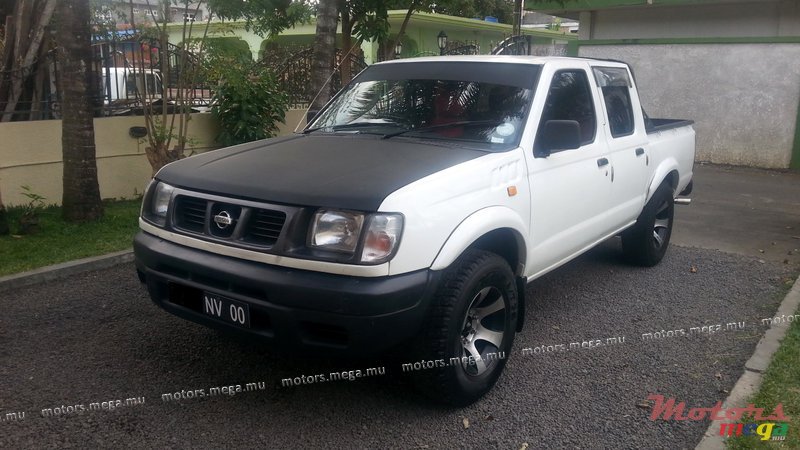 2000' Nissan Hardbody photo #1