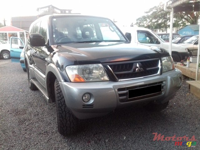 2003' Mitsubishi Pajero photo #4