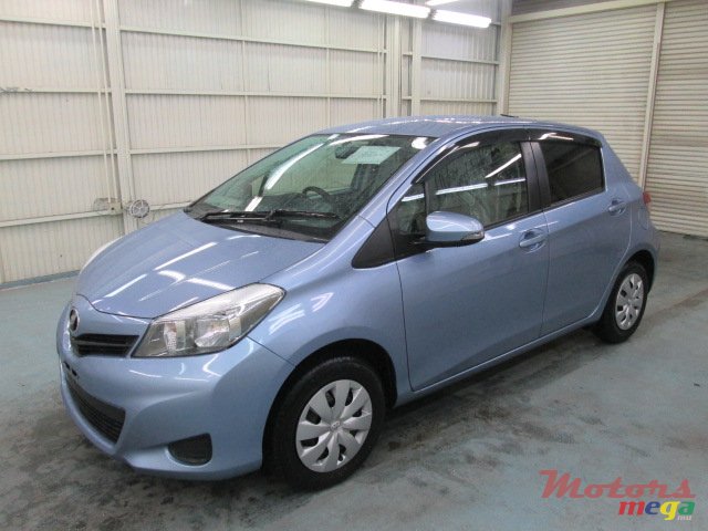 2011' Toyota Vitz F photo #1