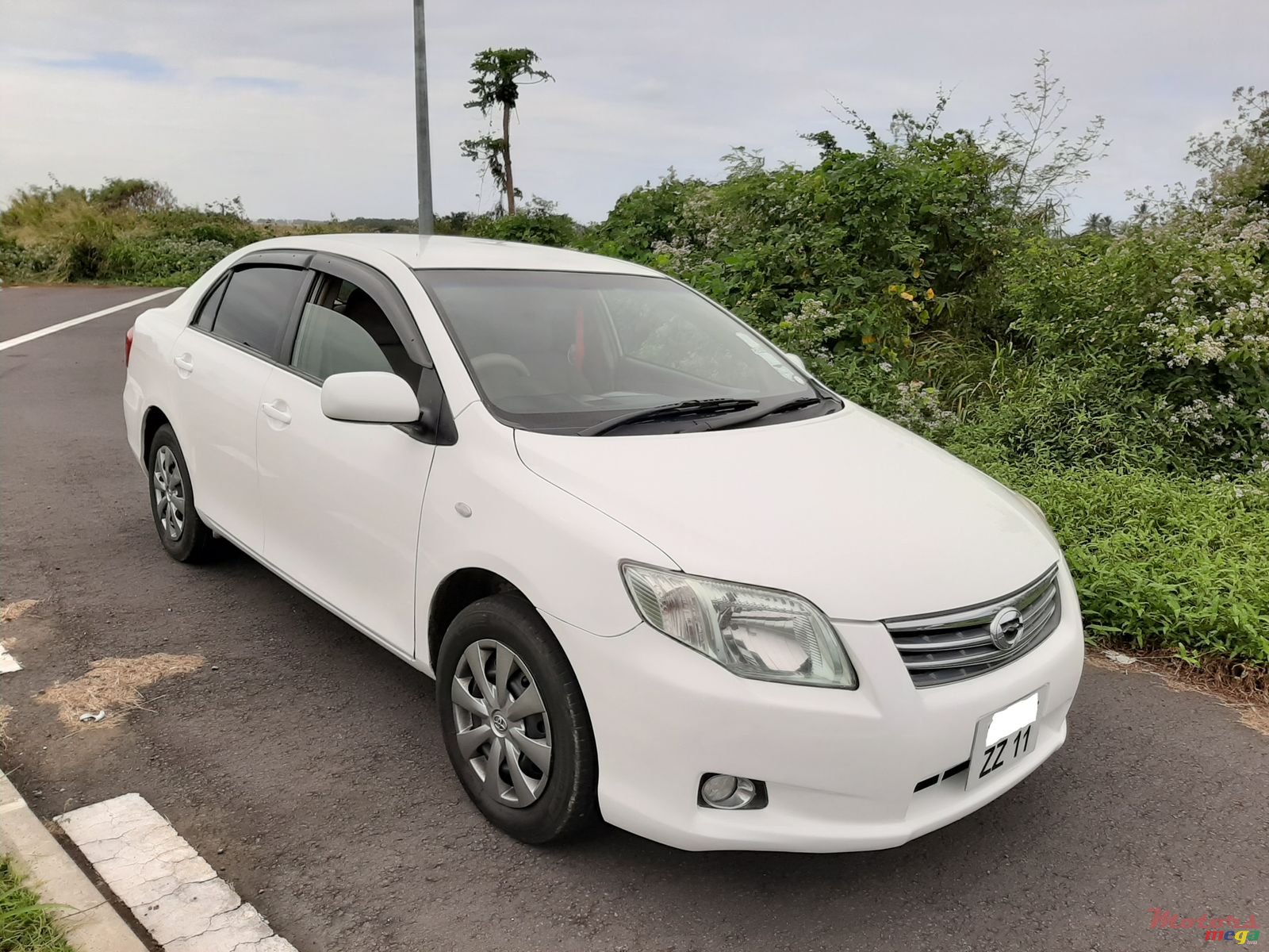 2011' Toyota Axio photo #3