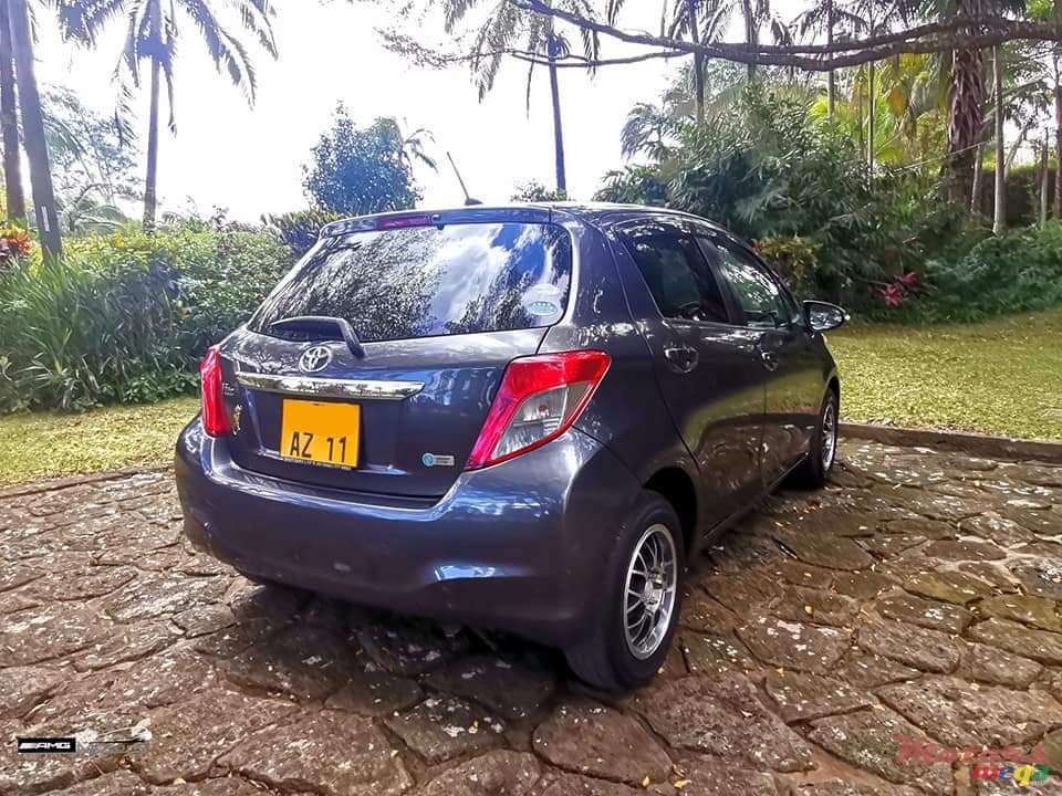 2011' Toyota Vitz photo #5