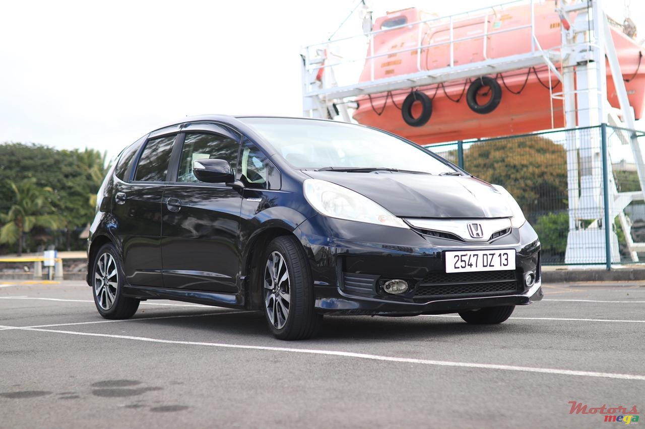 2013' Honda Fit RS Hybrid photo #4