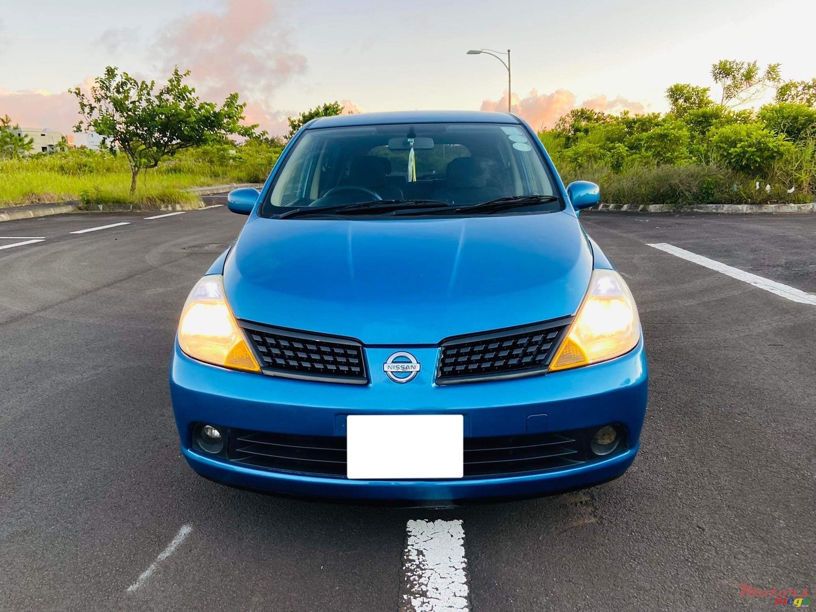 2005' Nissan Tiida photo #2