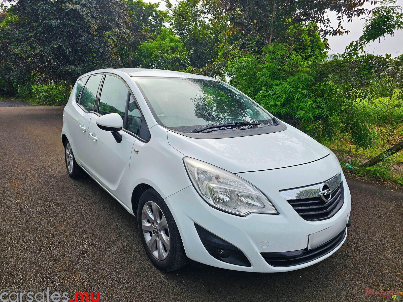 2012' Opel Meriva 1.4 Turbo photo #2