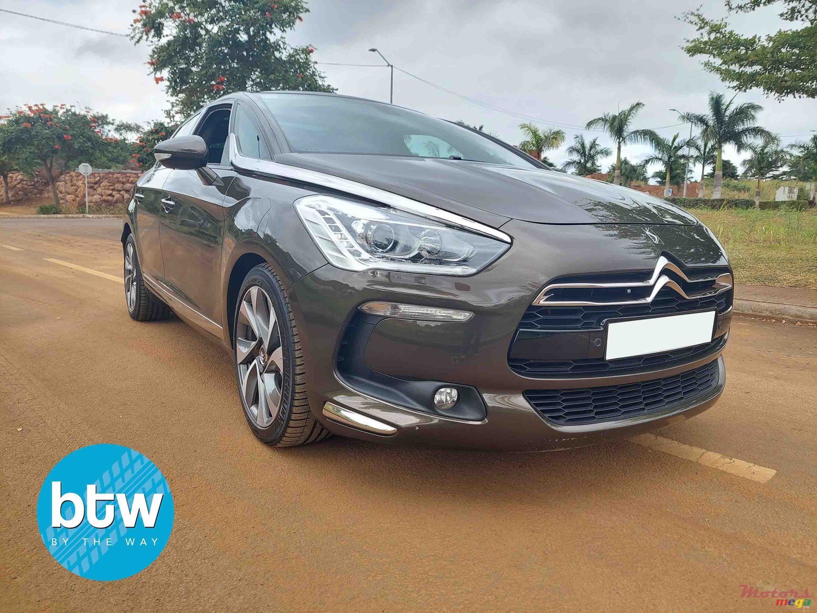 2013' Citroen DS5 photo #1