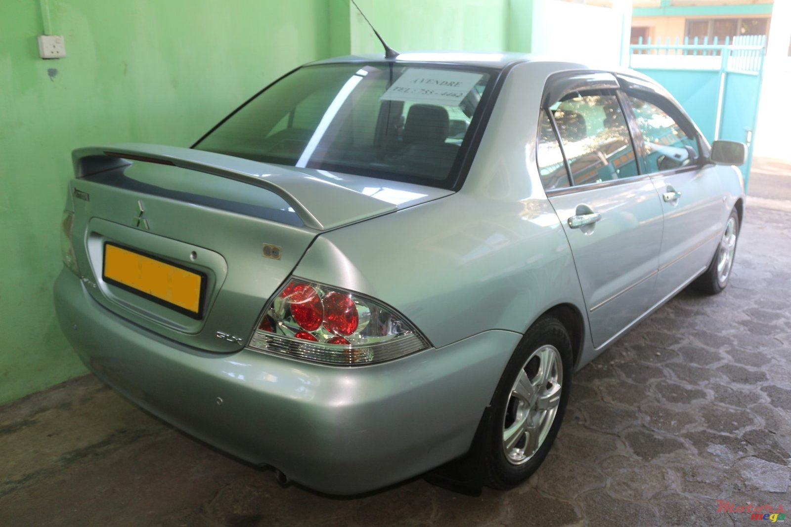 2005' Mitsubishi Lancer GLX photo #3